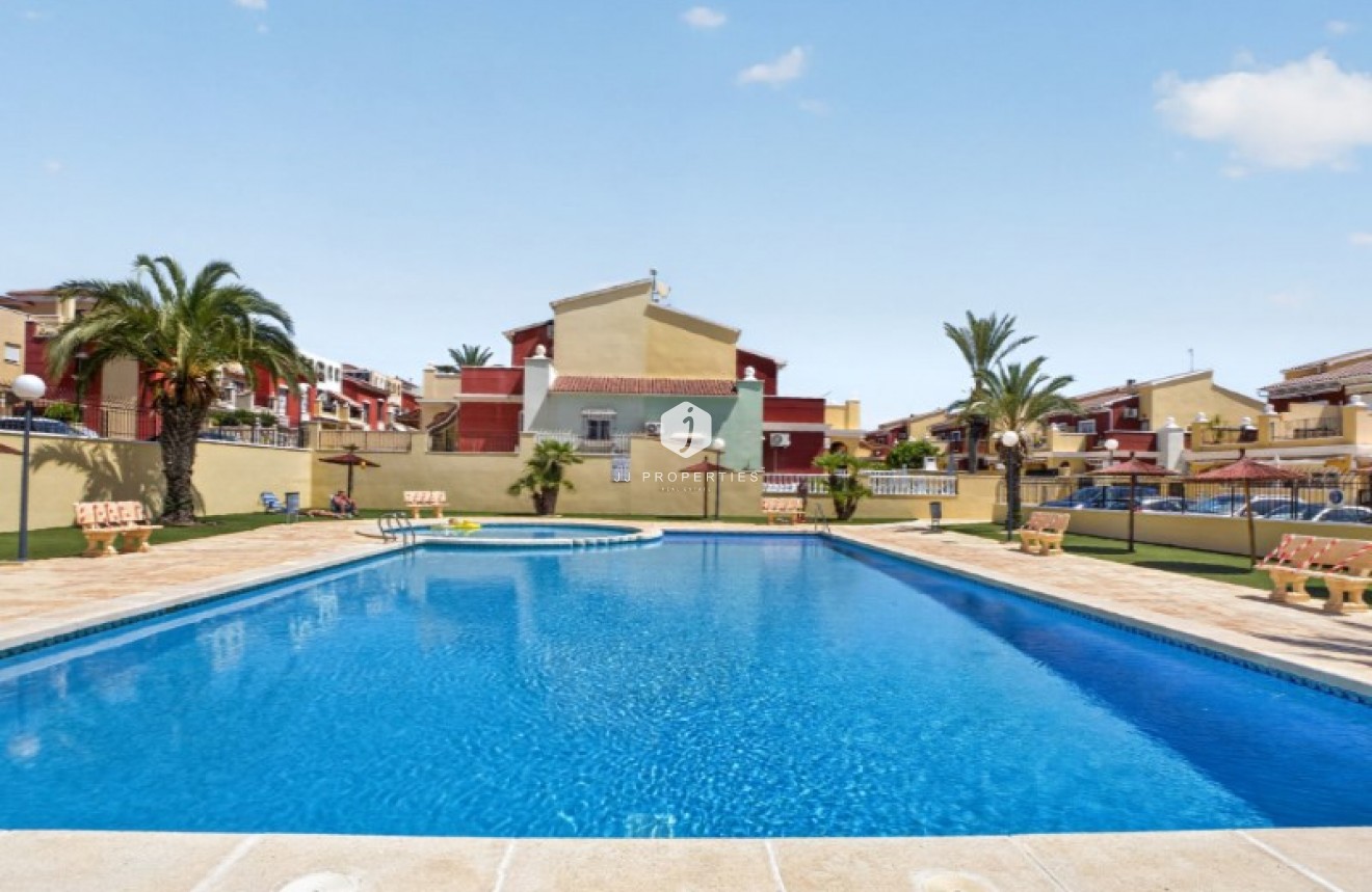 Z drugiej ręki - Szalet -
Torrevieja - Costa Blanca