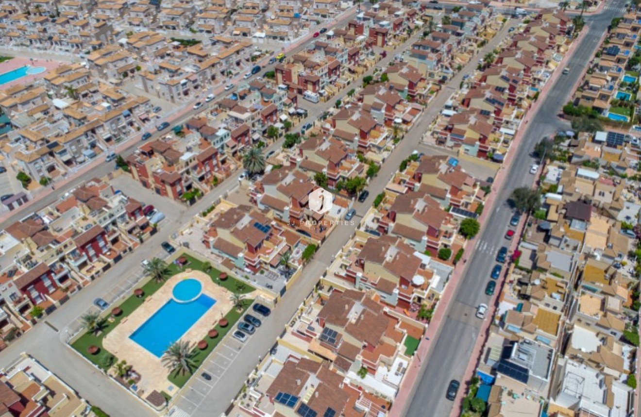 Z drugiej ręki - Szalet -
Torrevieja - Costa Blanca