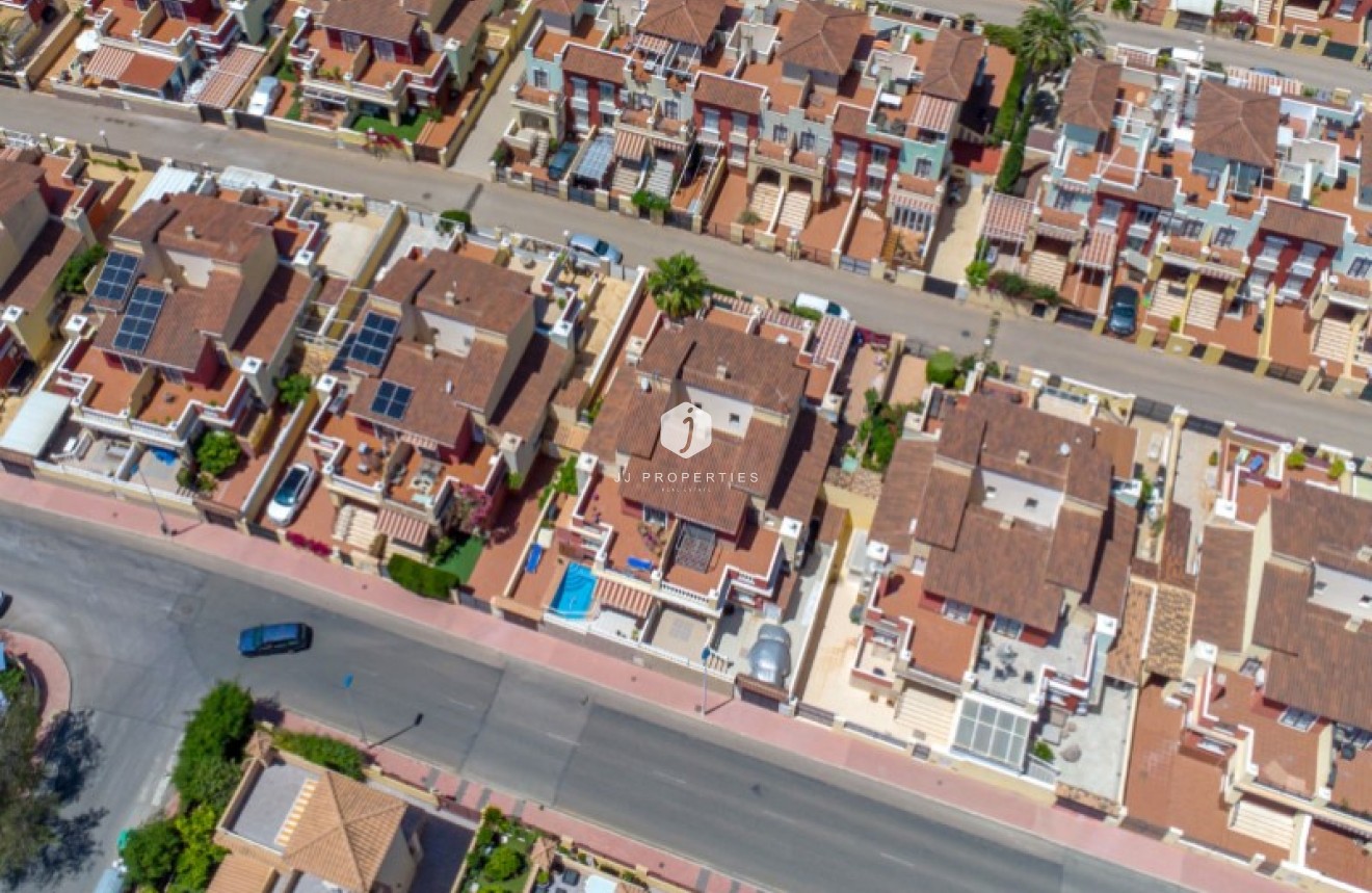 Z drugiej ręki - Szalet -
Torrevieja - Costa Blanca