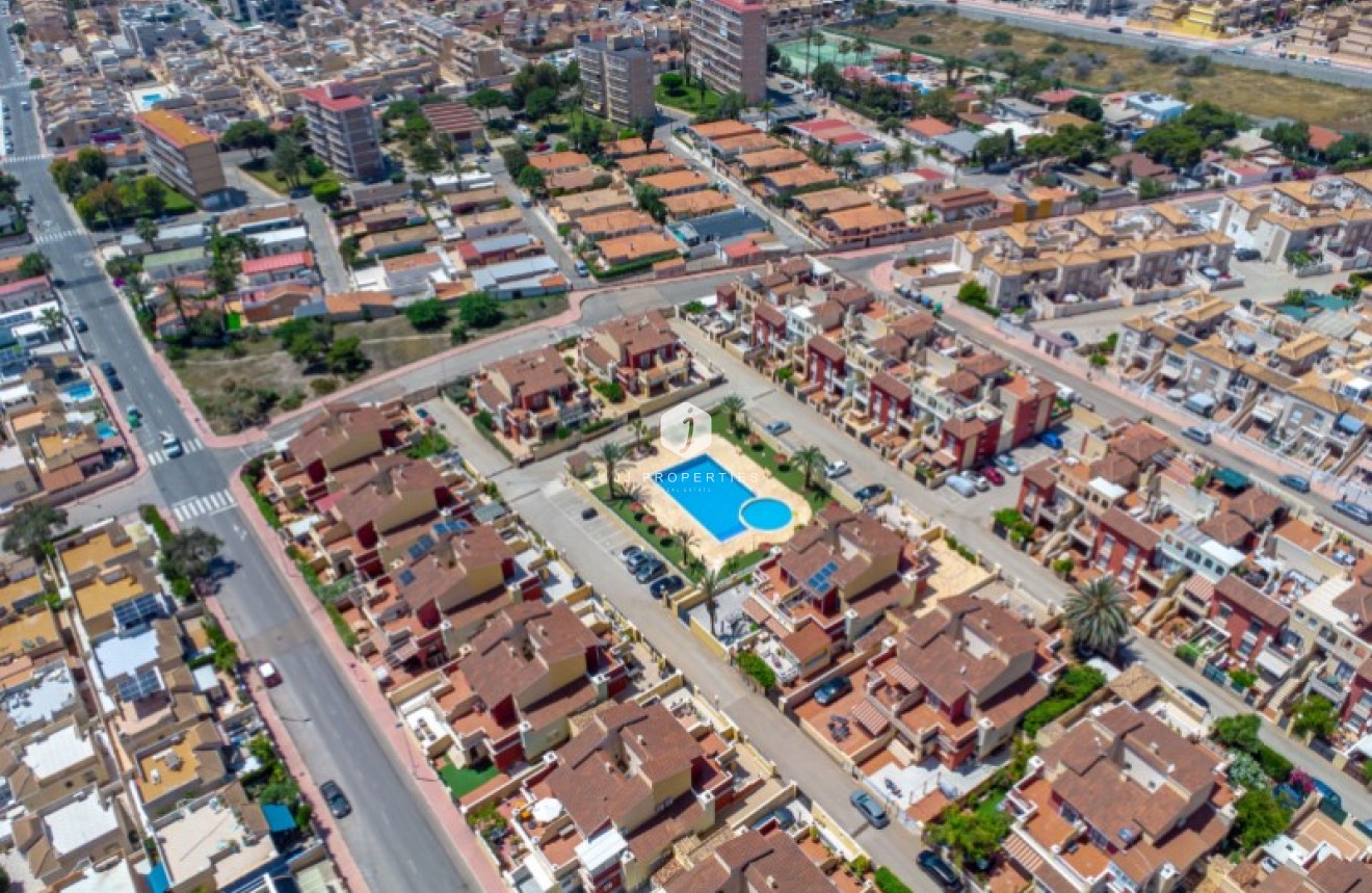 Z drugiej ręki - Szalet -
Torrevieja - Costa Blanca