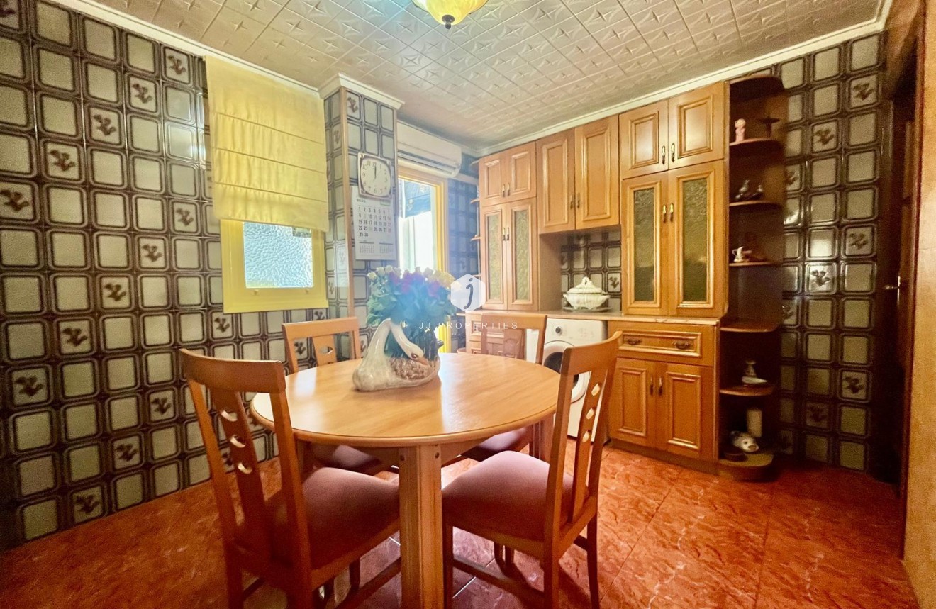 Z drugiej ręki - Mieszkanie w bloku -
Torrevieja - Centro