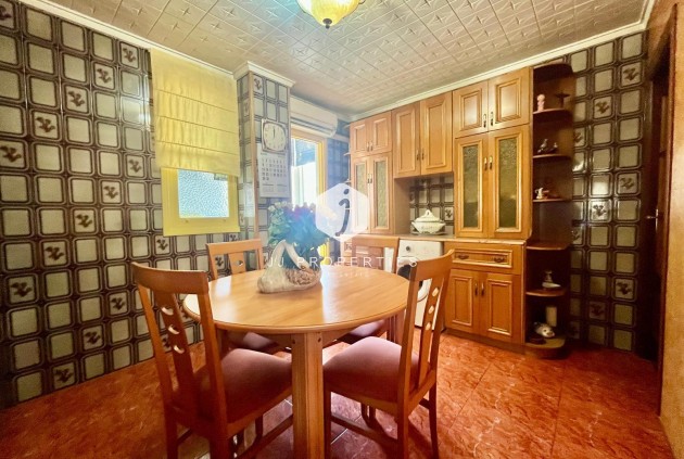 Z drugiej ręki - Mieszkanie w bloku -
Torrevieja - Centro