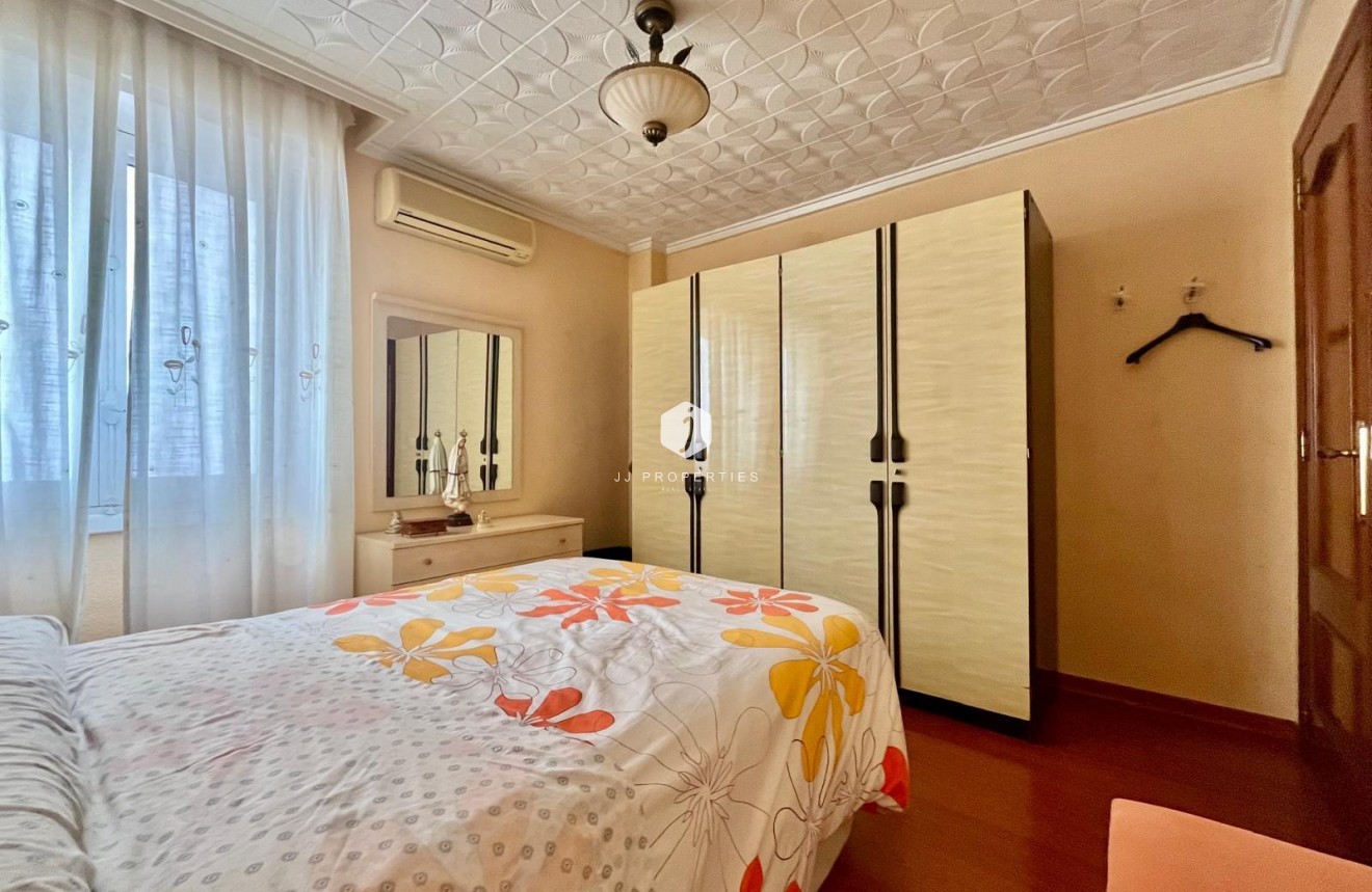 Z drugiej ręki - Mieszkanie w bloku -
Torrevieja - Centro