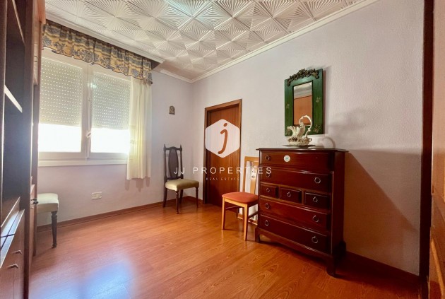 Z drugiej ręki - Mieszkanie w bloku -
Torrevieja - Centro