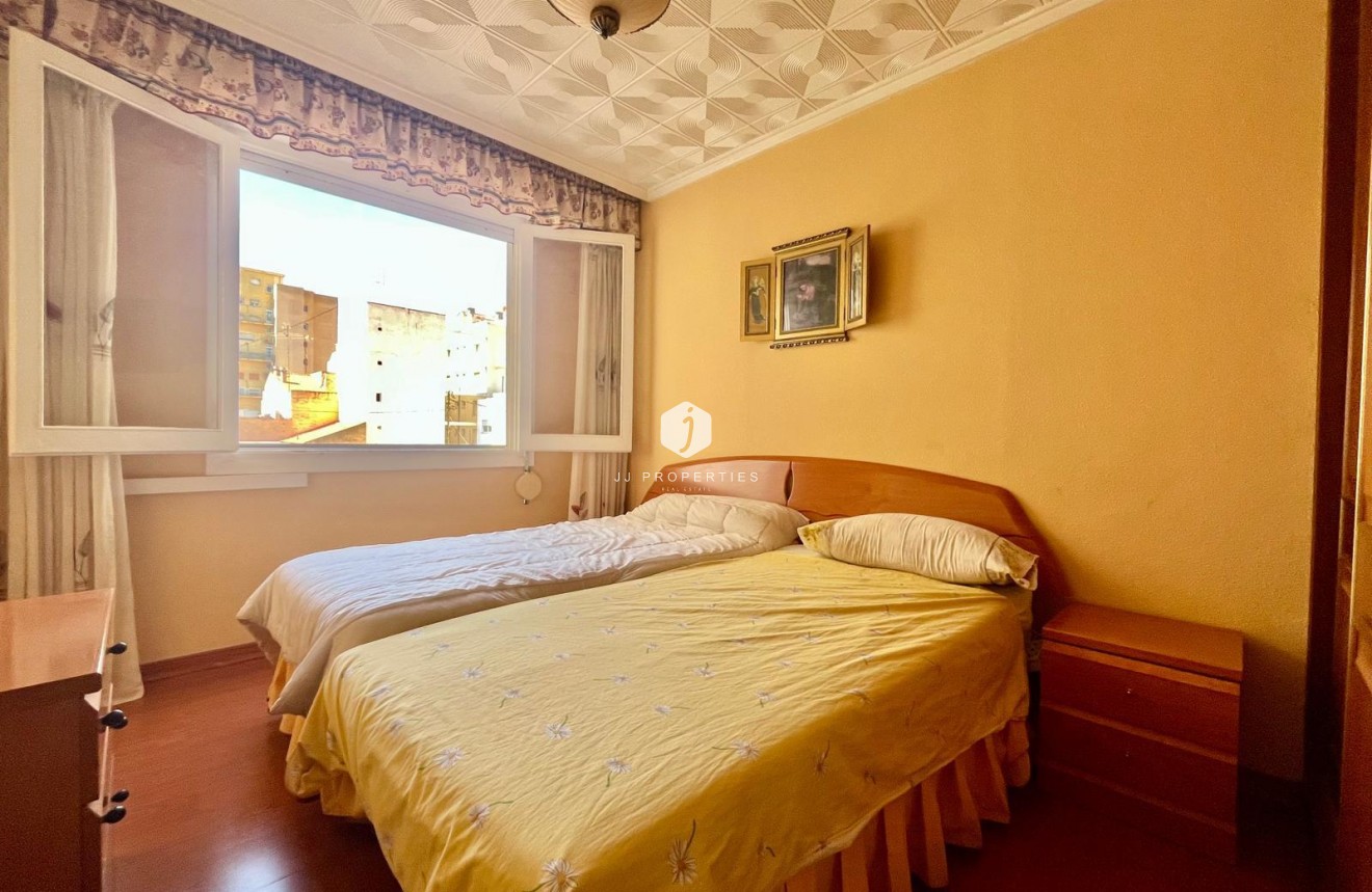 Z drugiej ręki - Mieszkanie w bloku -
Torrevieja - Centro