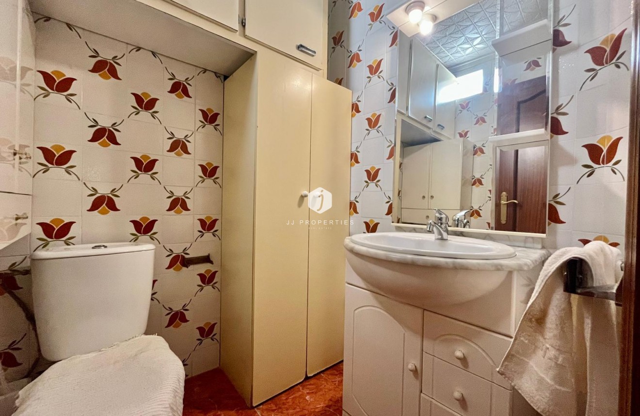 Z drugiej ręki - Mieszkanie w bloku -
Torrevieja - Centro