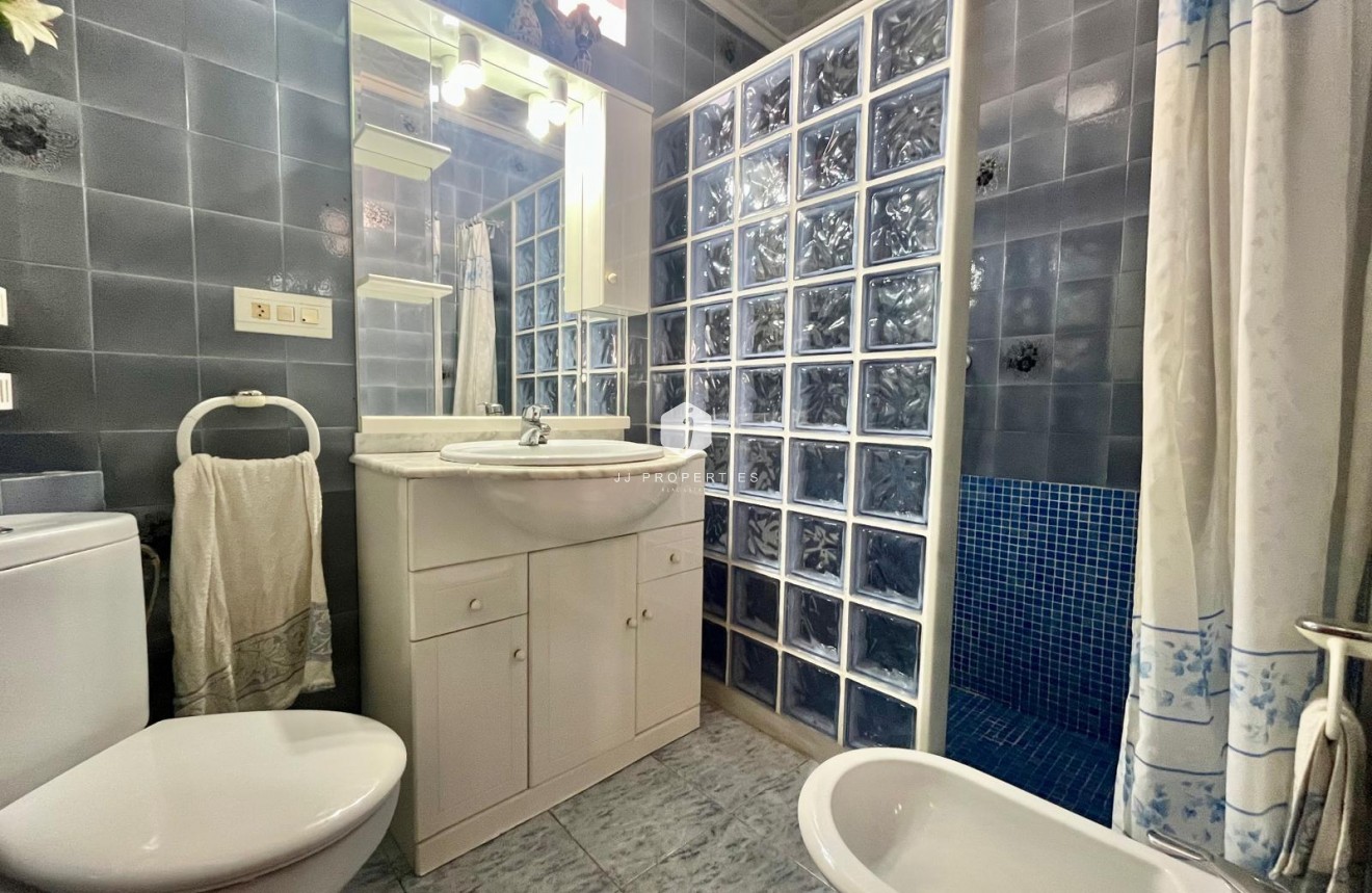 Z drugiej ręki - Mieszkanie w bloku -
Torrevieja - Centro
