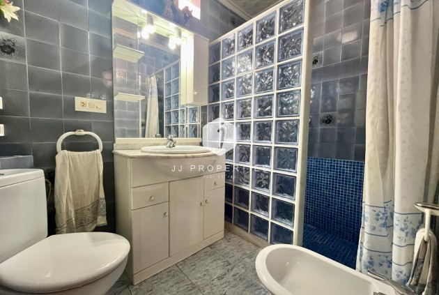 Z drugiej ręki - Mieszkanie w bloku -
Torrevieja - Centro