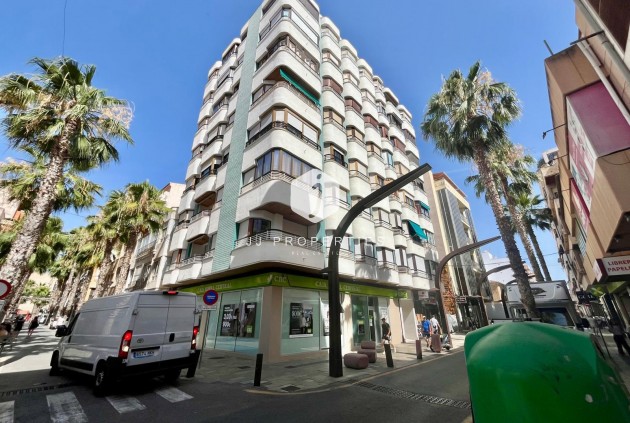 Z drugiej ręki - Mieszkanie w bloku -
Torrevieja - Centro