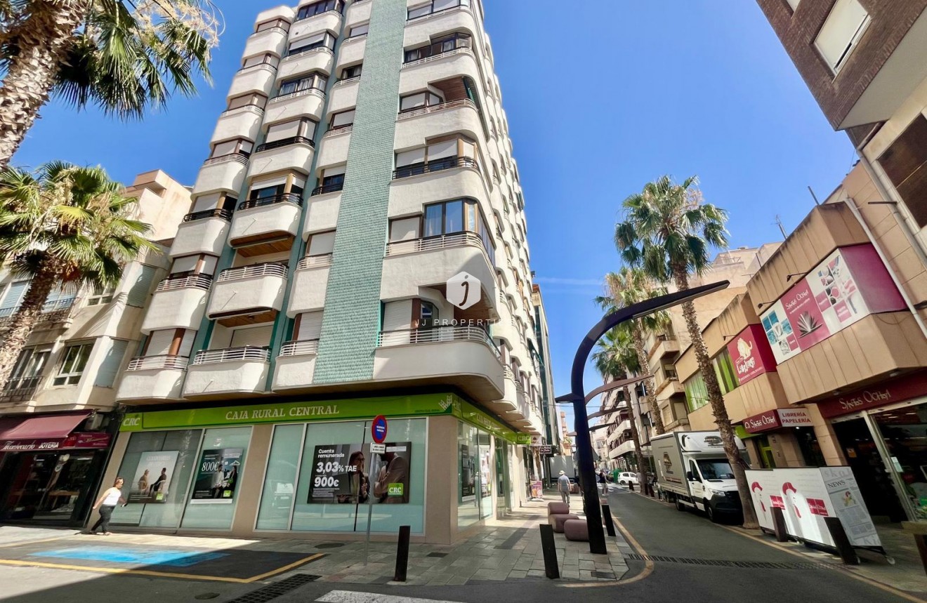 Z drugiej ręki - Mieszkanie w bloku -
Torrevieja - Centro