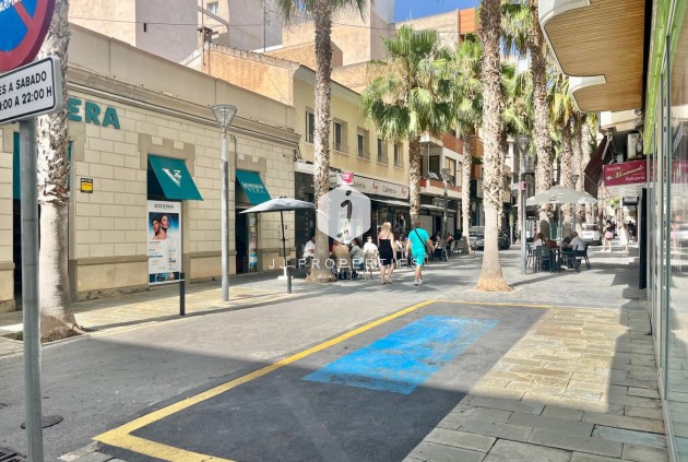 Z drugiej ręki - Mieszkanie w bloku -
Torrevieja - Centro