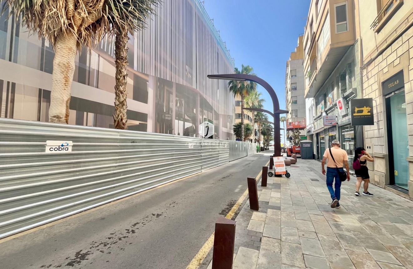 Z drugiej ręki - Mieszkanie w bloku -
Torrevieja - Centro