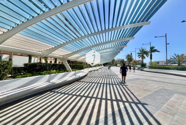 Z drugiej ręki - Mieszkanie w bloku -
Torrevieja - Centro