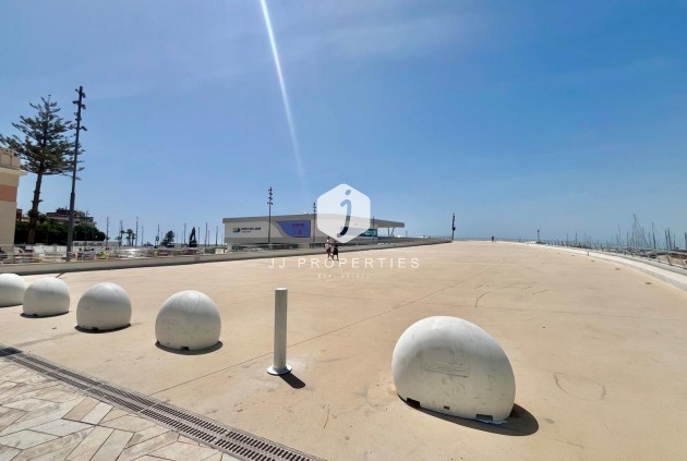 Z drugiej ręki - Mieszkanie w bloku -
Torrevieja - Centro