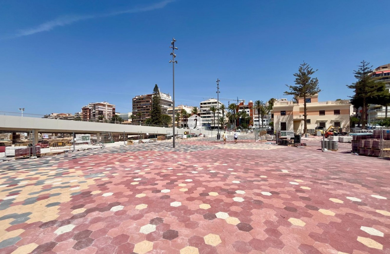 Z drugiej ręki - Mieszkanie w bloku -
Torrevieja - Centro