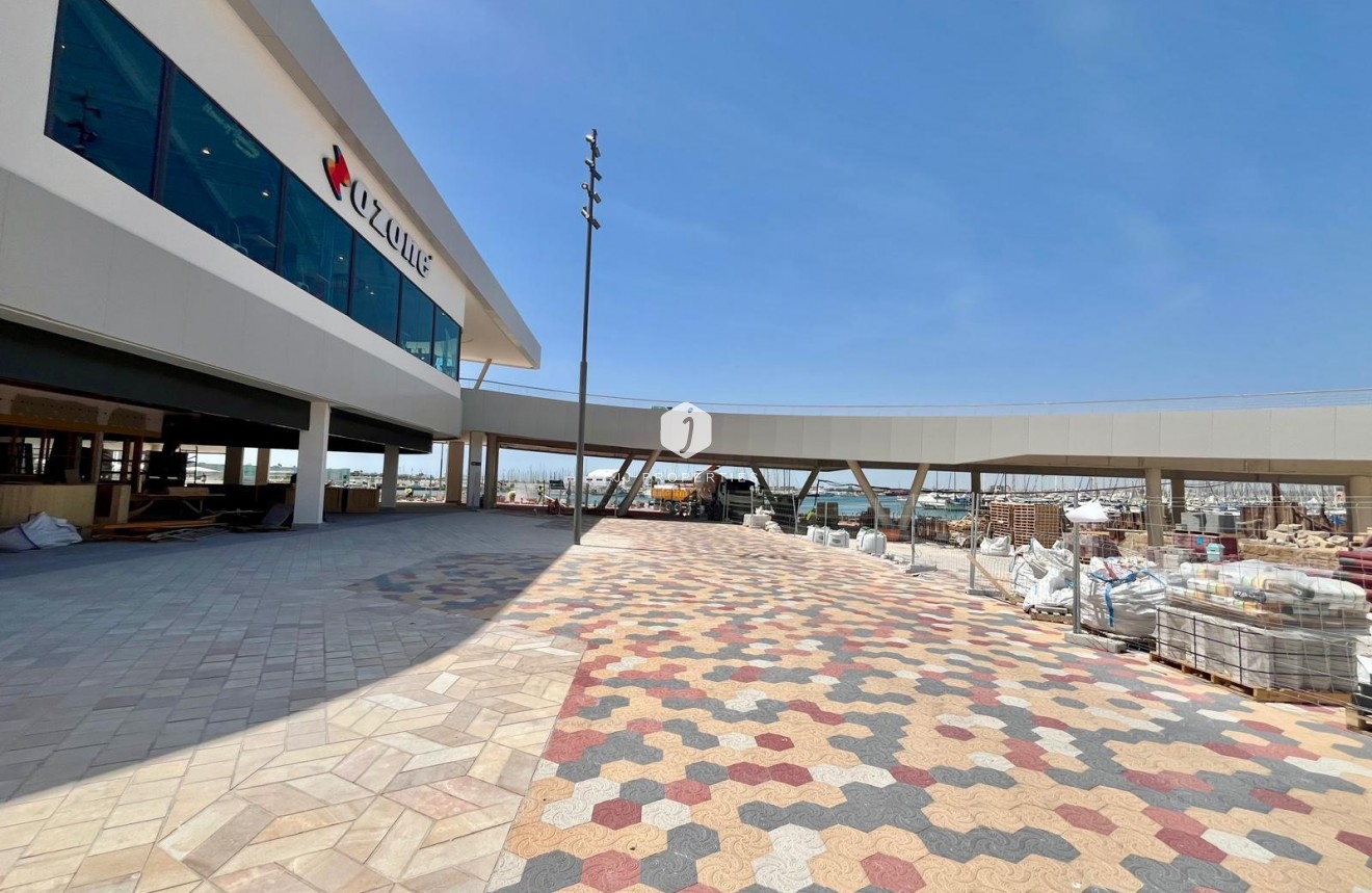 Z drugiej ręki - Mieszkanie w bloku -
Torrevieja - Centro