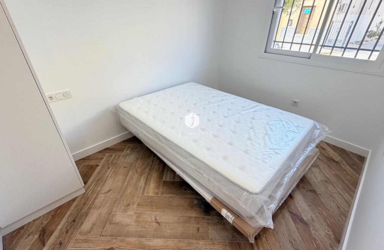 Resale - Chalet -
Catral - Costa Blanca