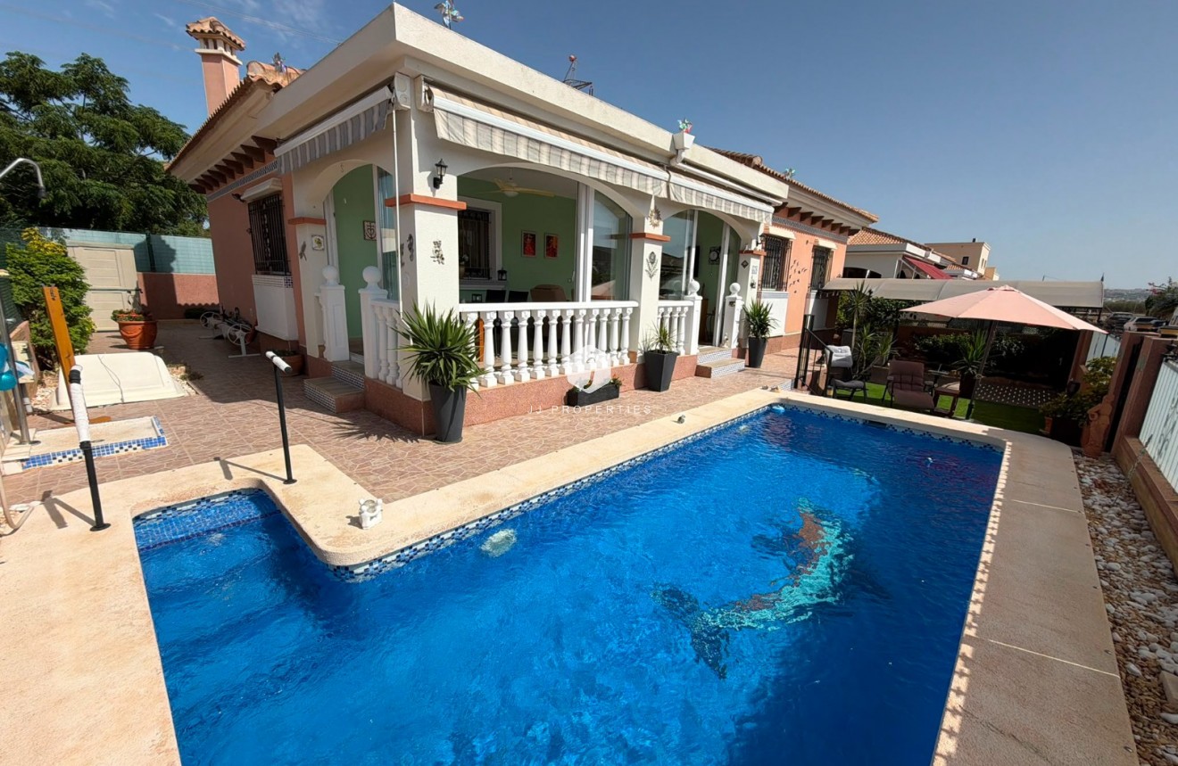 Tweedehands - Villa -
Los Montesinos - Costa Blanca