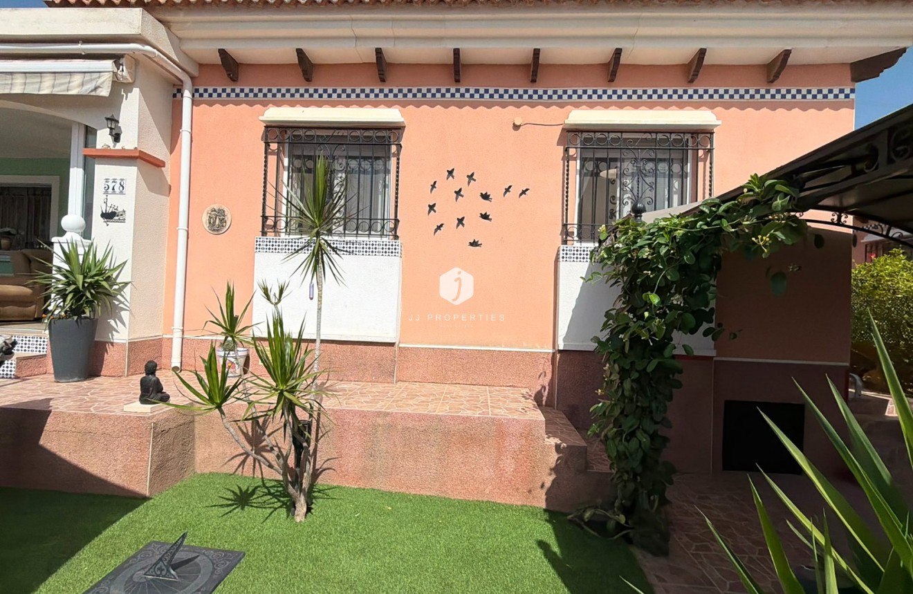 Tweedehands - Villa -
Los Montesinos - Costa Blanca