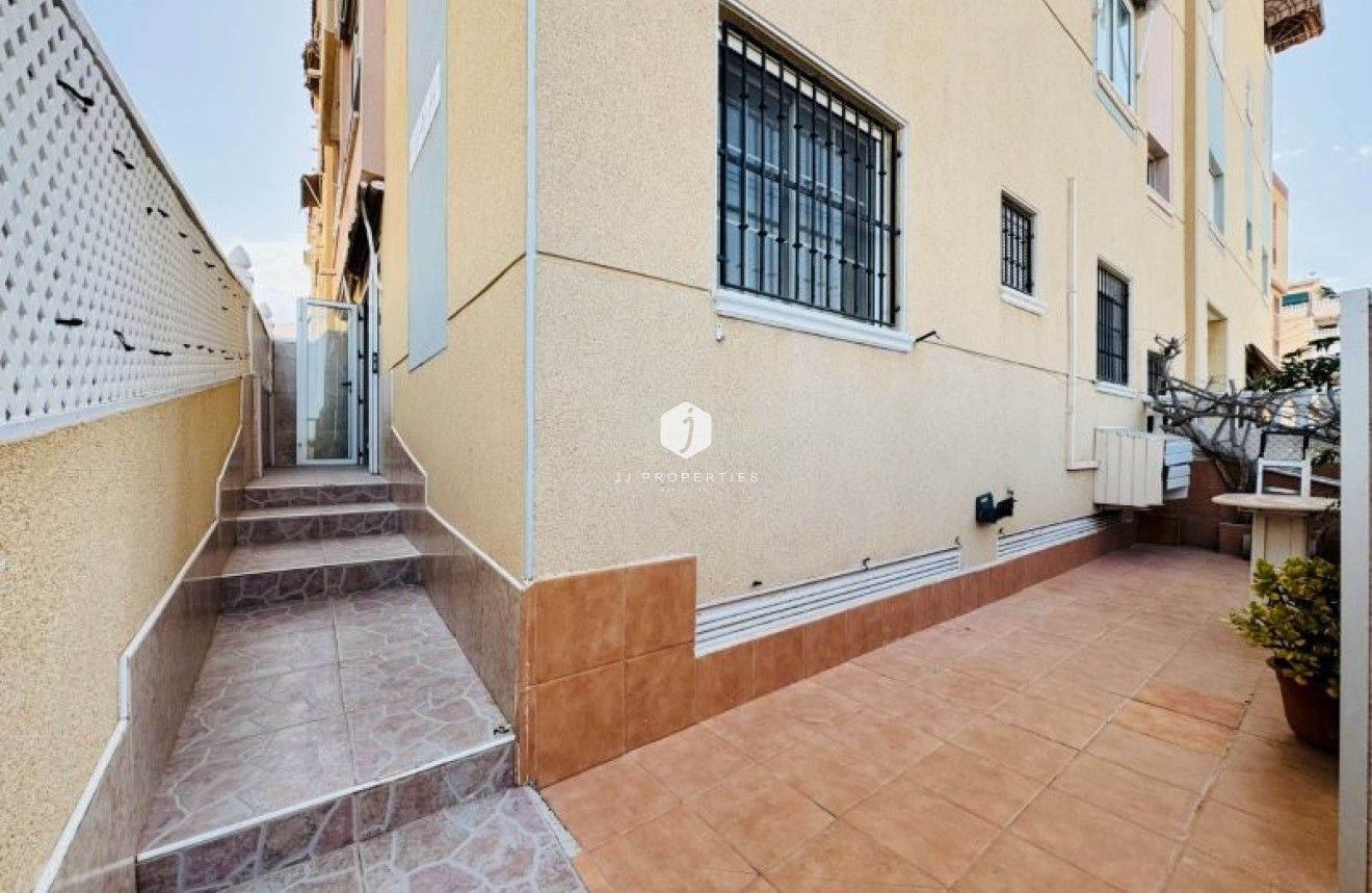 Resale - Apartment / flat -
La Mata - Costa Blanca