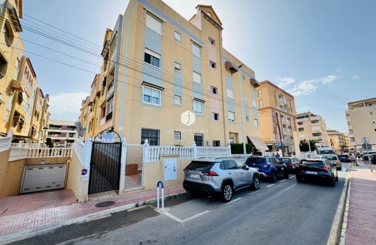 Resale - Apartment / flat -
La Mata - Costa Blanca