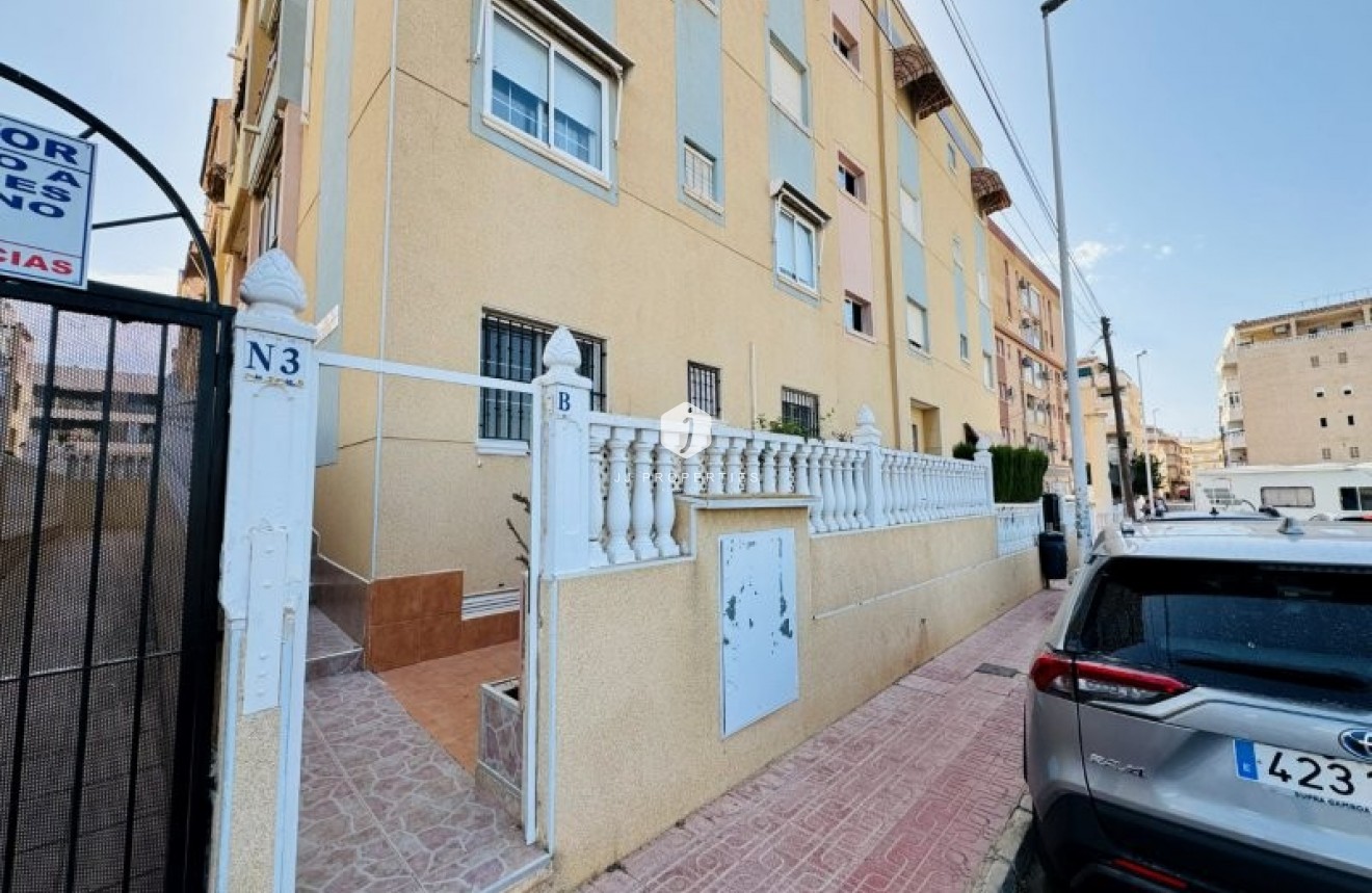 Resale - Apartment / flat -
La Mata - Costa Blanca