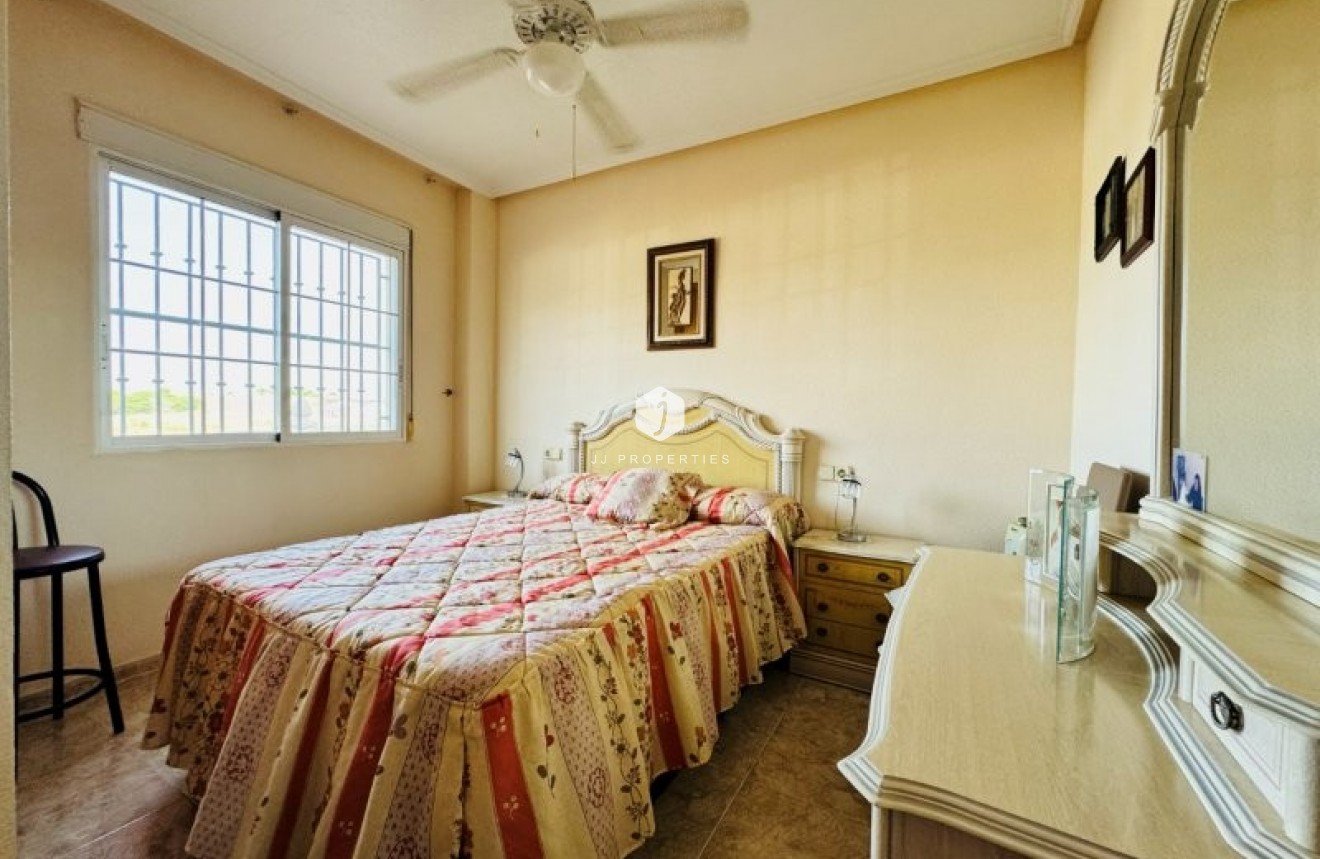 Resale - Apartment / flat -
La Mata - Costa Blanca