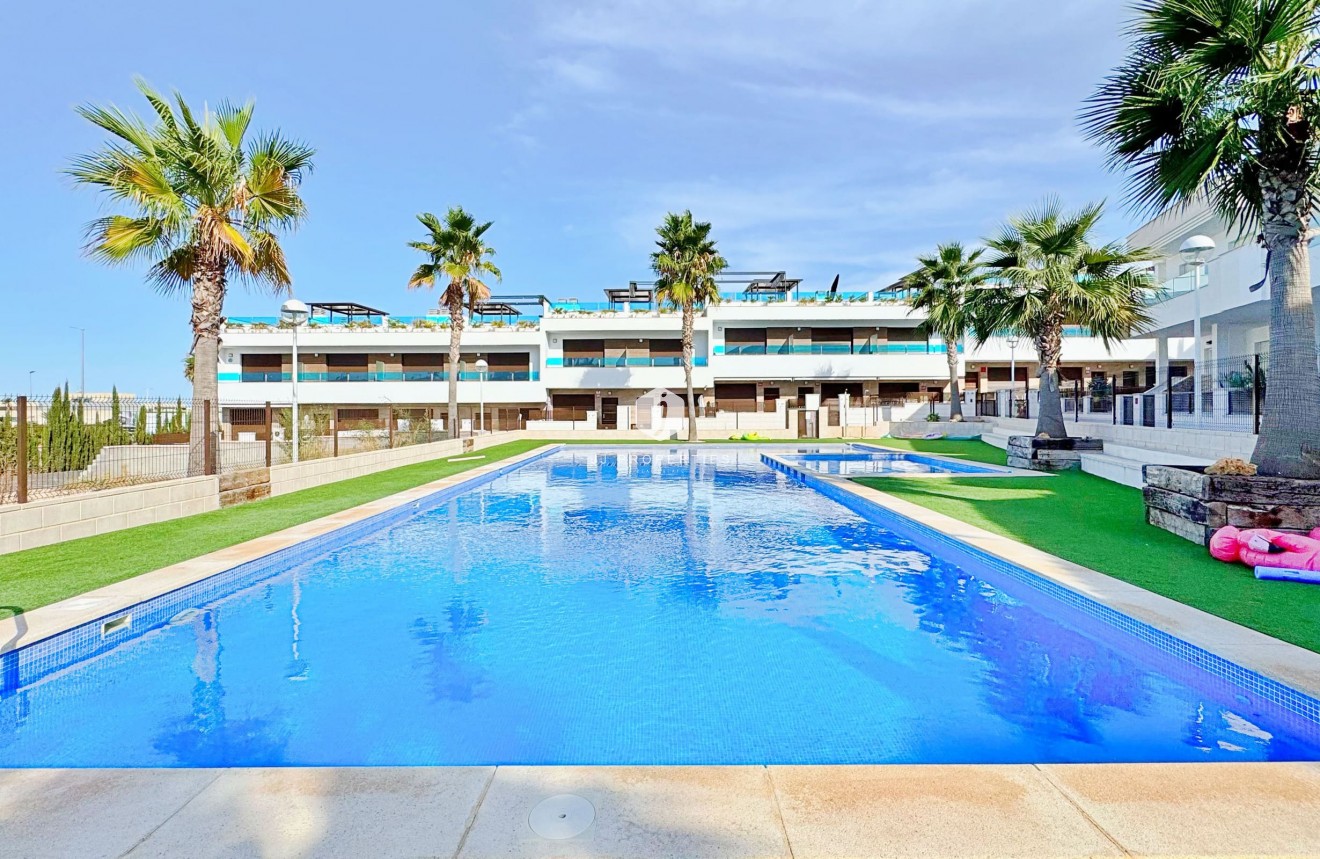 Resale - Chalet -
Torrevieja - Costa Blanca