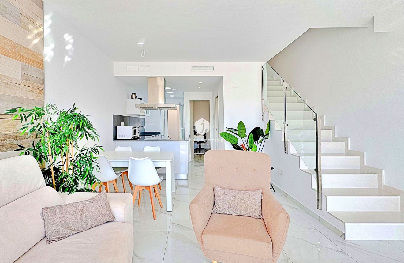 Resale - Chalet -
Torrevieja - Costa Blanca