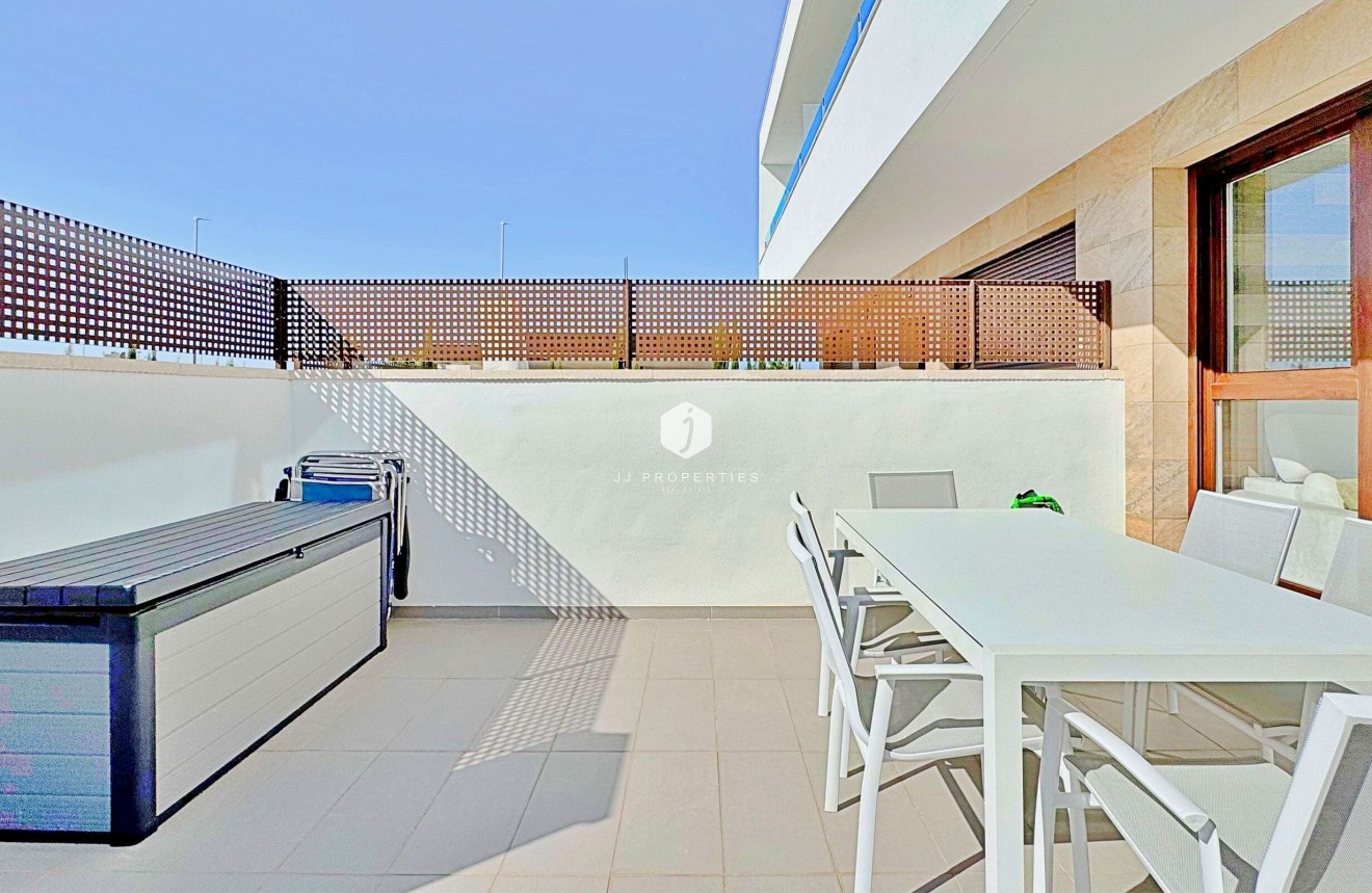 Resale - Chalet -
Torrevieja - Costa Blanca