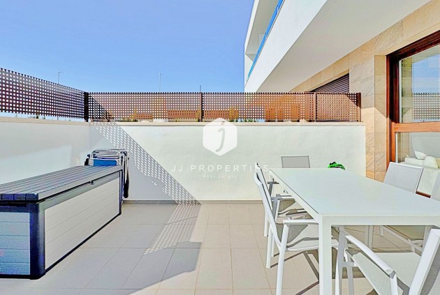Resale - Chalet -
Torrevieja - Costa Blanca