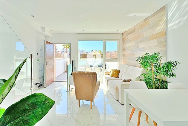 Resale - Chalet -
Torrevieja - Costa Blanca