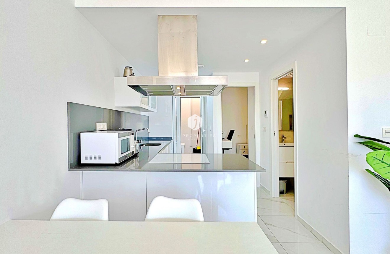 Resale - Chalet -
Torrevieja - Costa Blanca