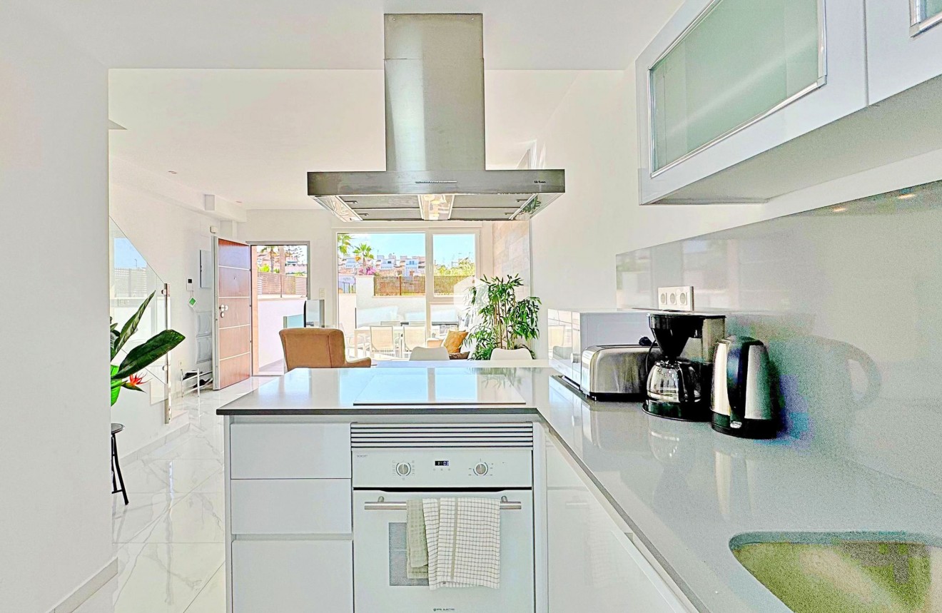 Resale - Chalet -
Torrevieja - Costa Blanca