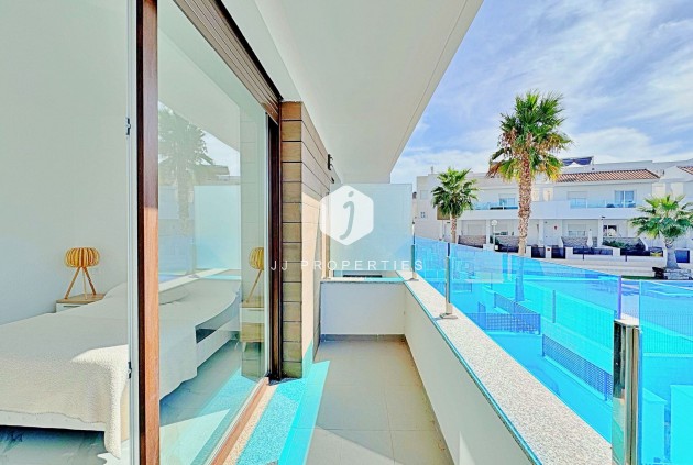 Resale - Chalet -
Torrevieja - Costa Blanca