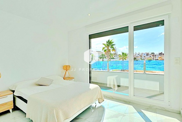 Resale - Chalet -
Torrevieja - Costa Blanca