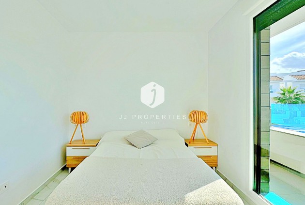 Resale - Chalet -
Torrevieja - Costa Blanca