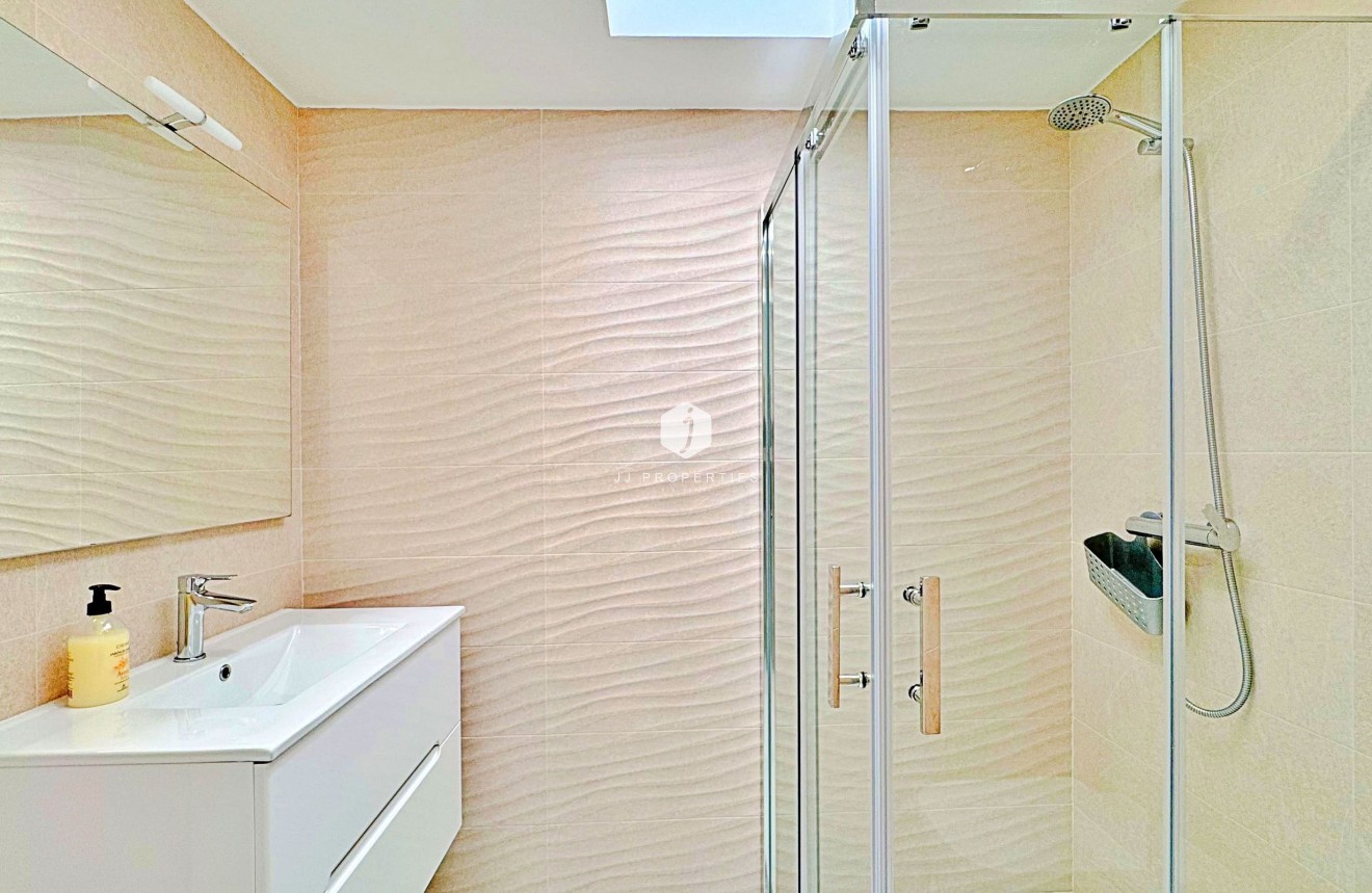 Resale - Chalet -
Torrevieja - Costa Blanca