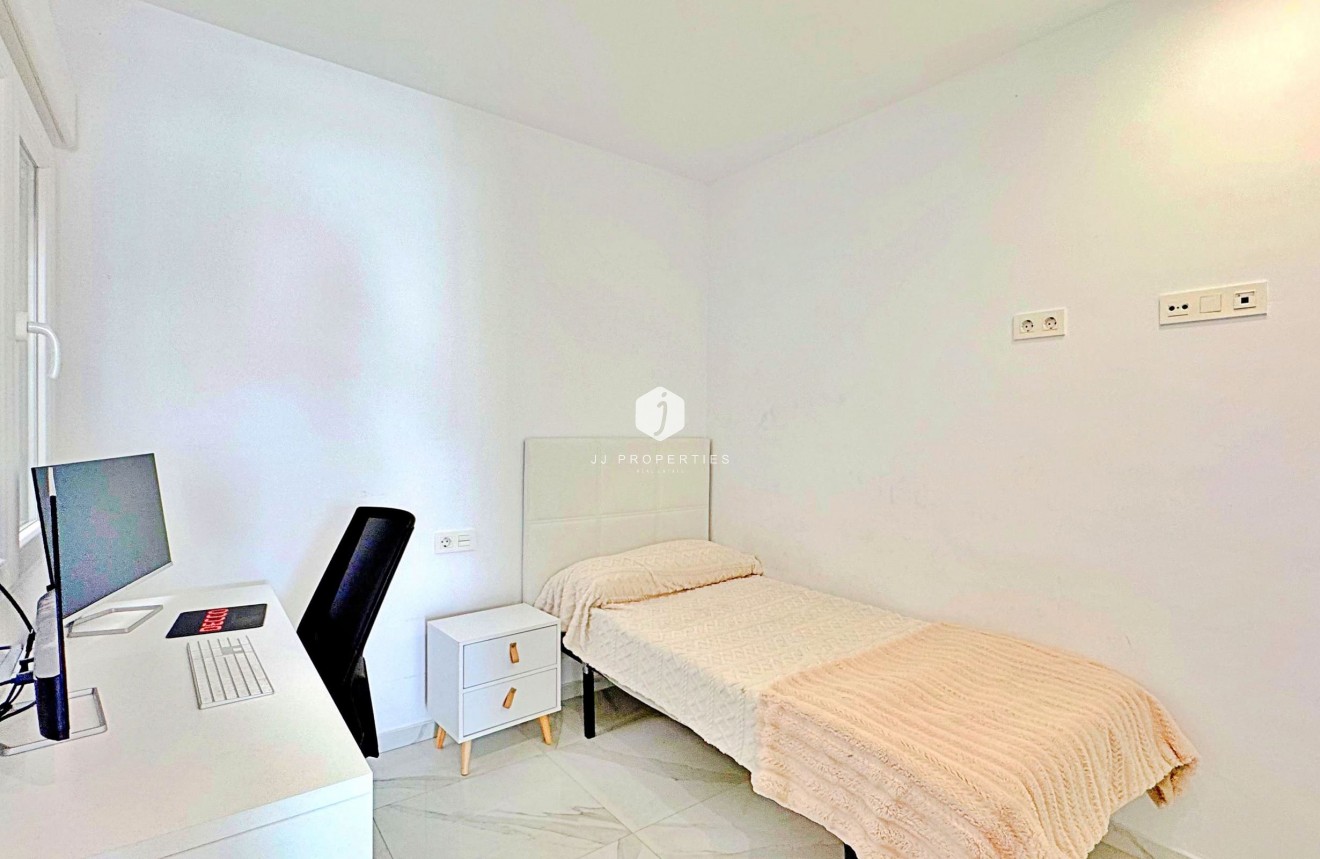 Resale - Chalet -
Torrevieja - Costa Blanca