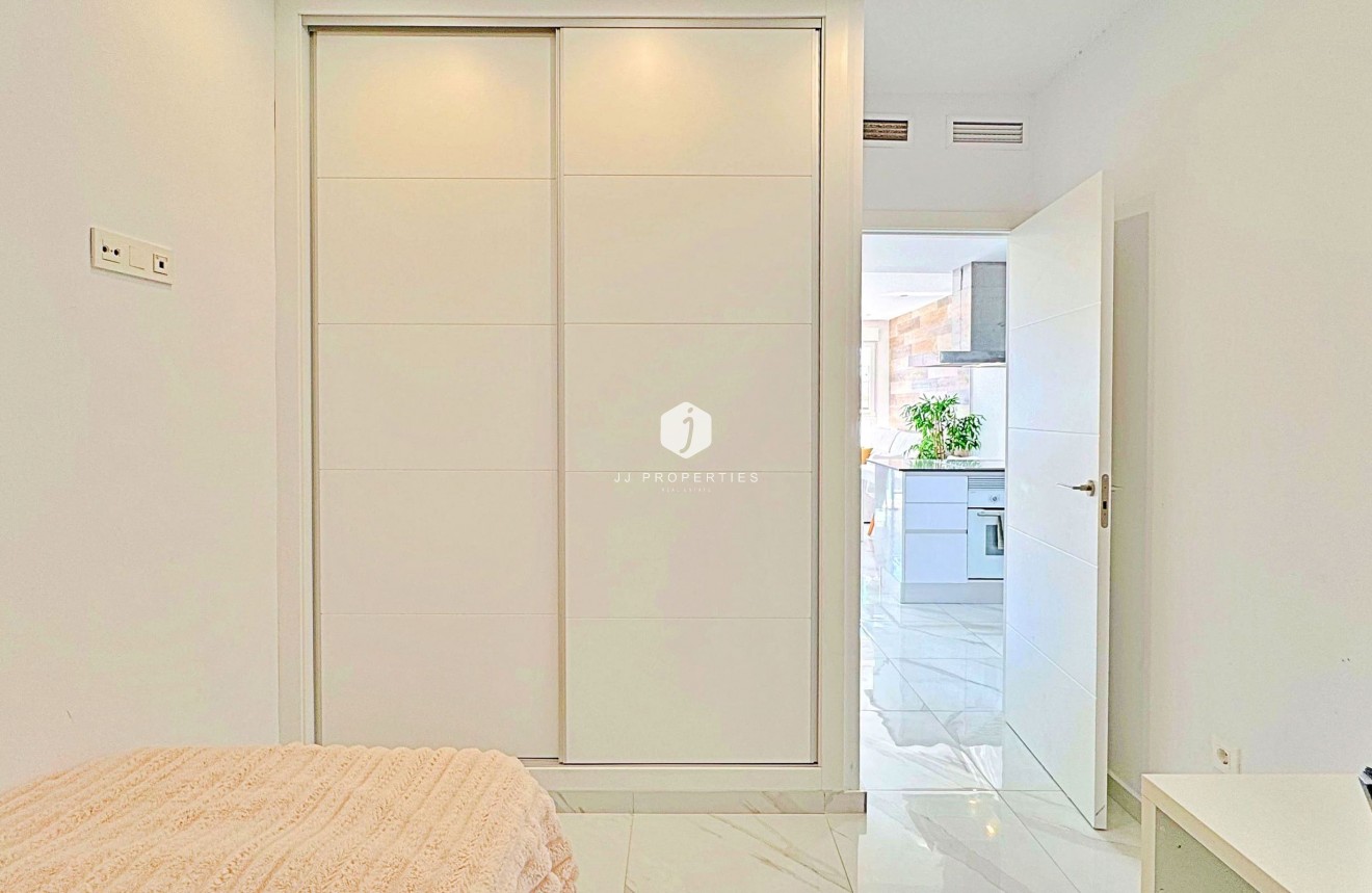 Resale - Chalet -
Torrevieja - Costa Blanca