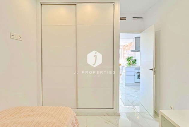 Resale - Chalet -
Torrevieja - Costa Blanca