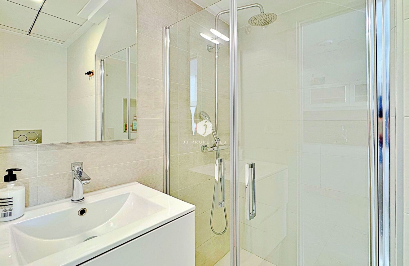 Resale - Chalet -
Torrevieja - Costa Blanca