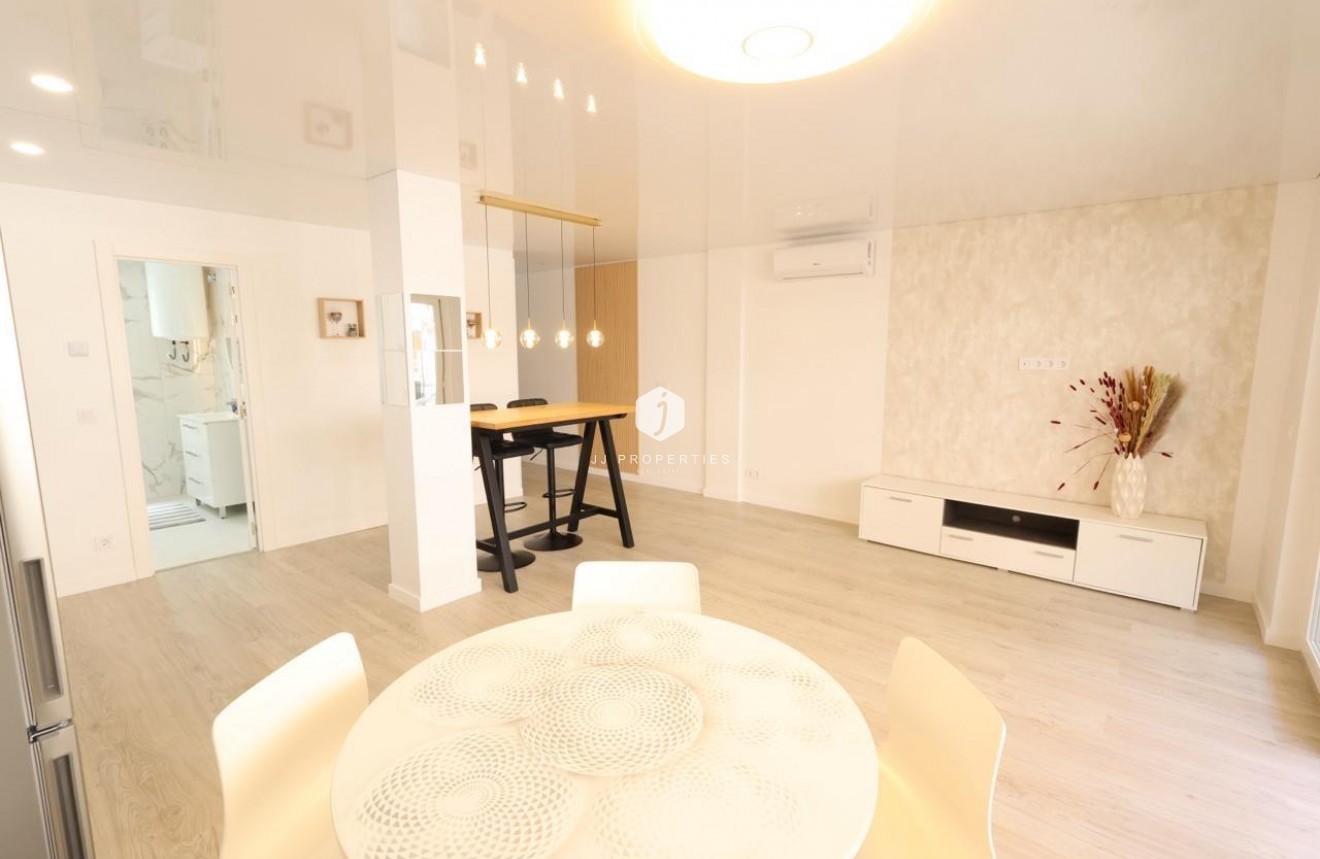 Resale - Apartment / flat -
Torrevieja - Costa Blanca