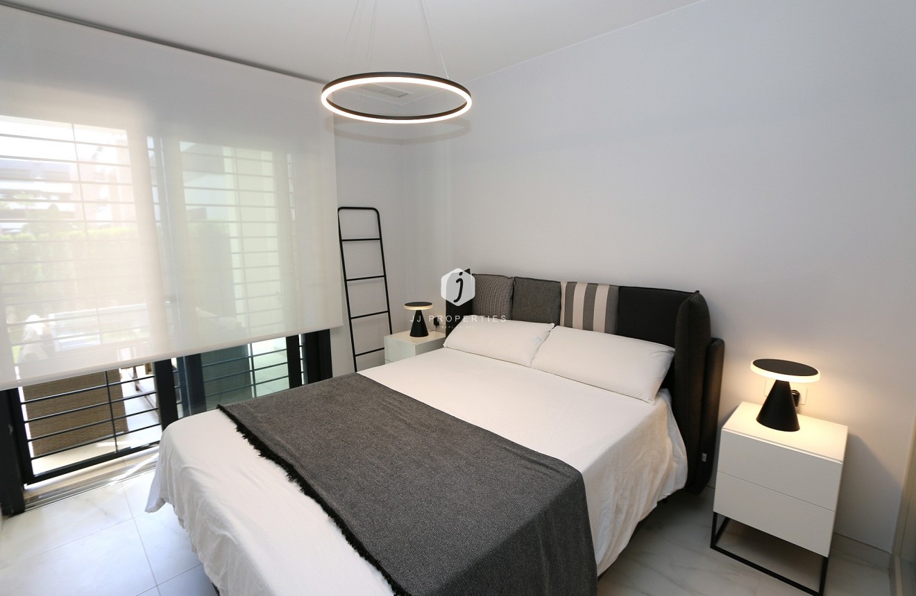 Aus zweiter Hand - Wohnung -
Playa Flamenca - Costa Blanca
