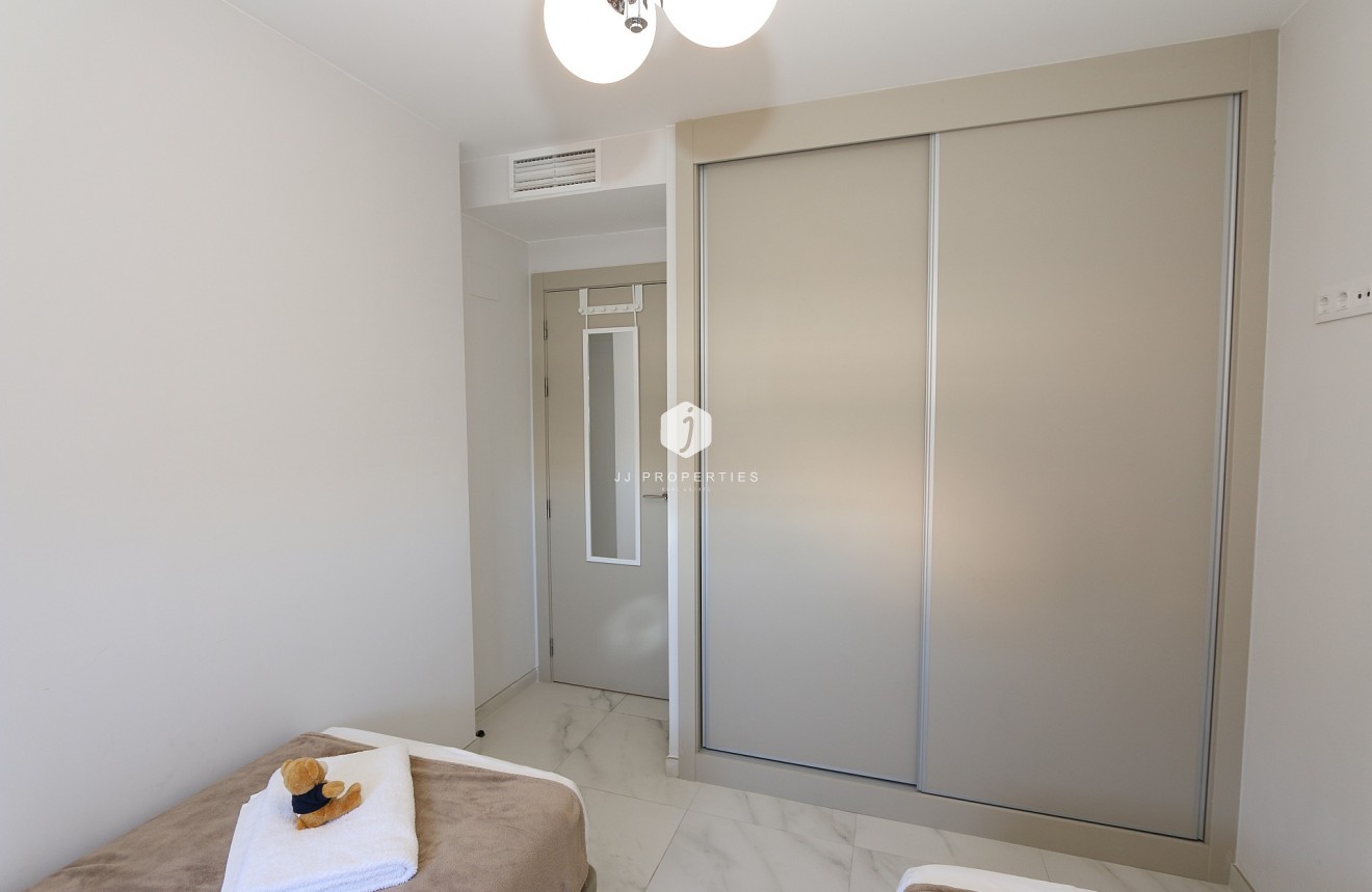 Aus zweiter Hand - Wohnung -
Playa Flamenca - Costa Blanca