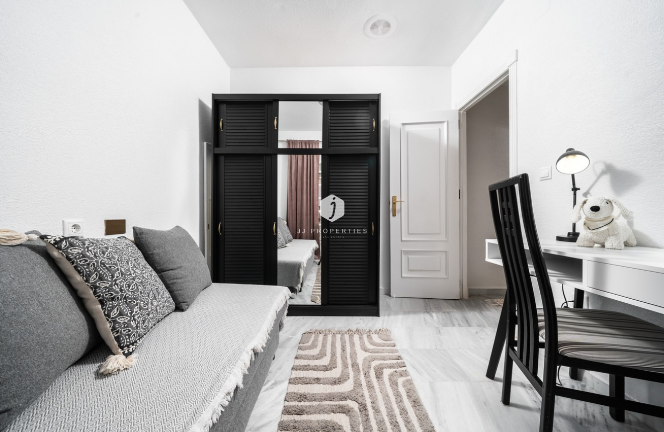Segunda mano - Apartamento / piso -
Torrevieja - aguas nuevas