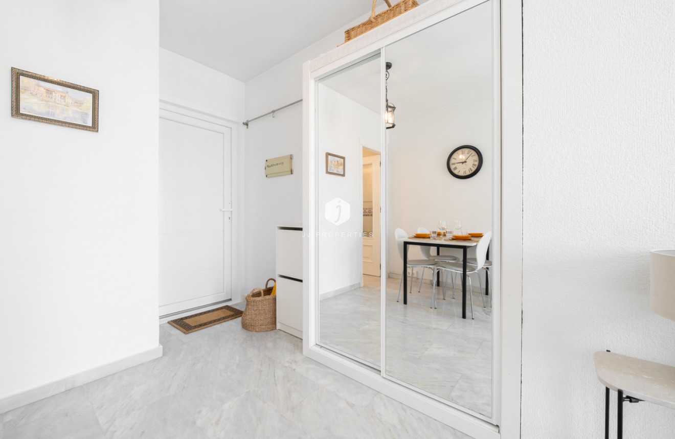 Segunda mano - Apartamento / piso -
Torrevieja - aguas nuevas