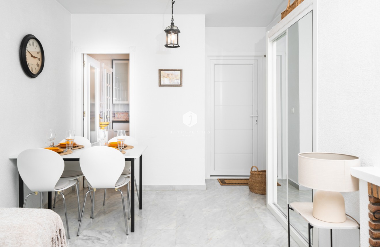 Segunda mano - Apartamento / piso -
Torrevieja - aguas nuevas