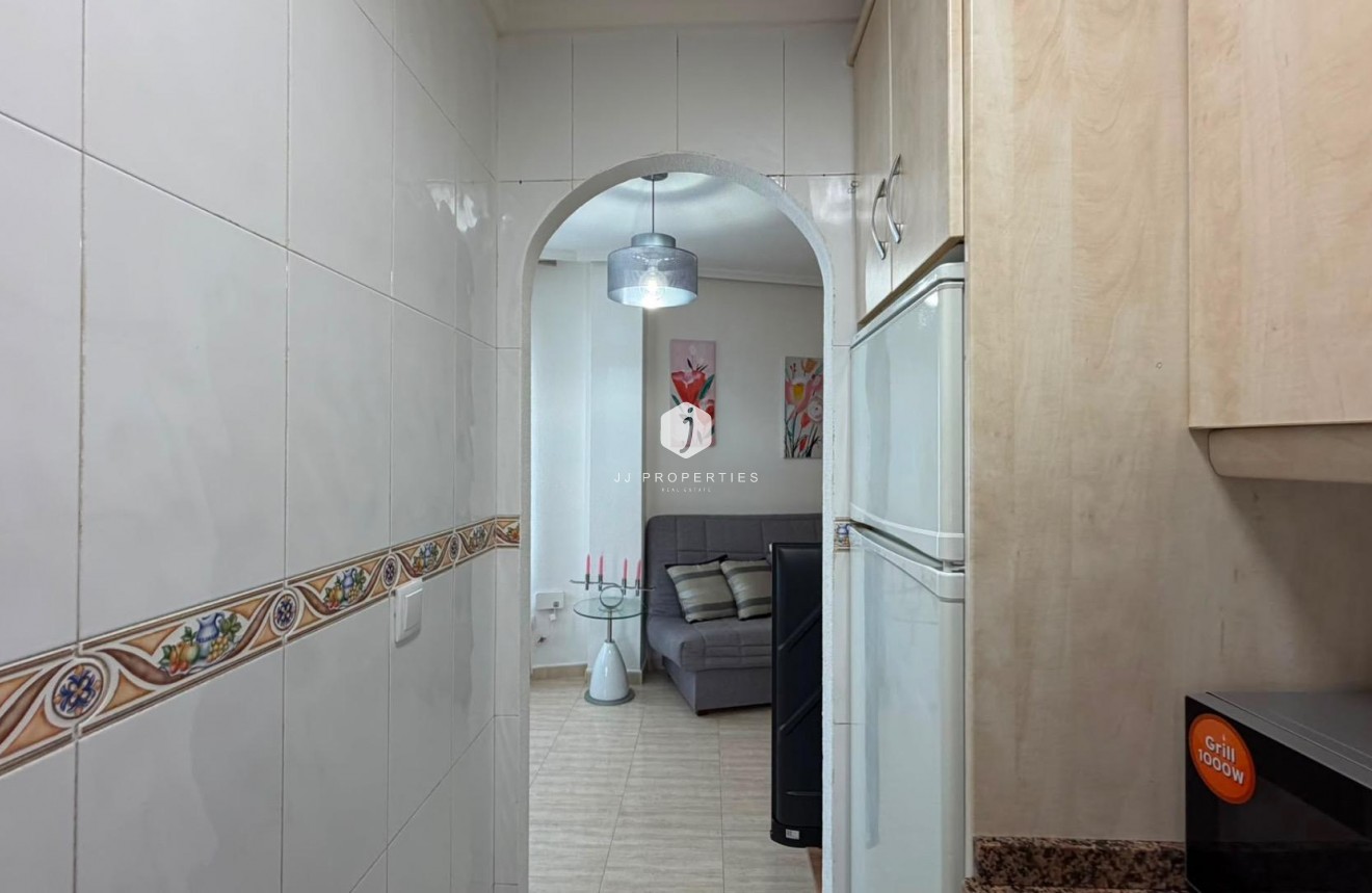 Resale - Apartment / flat -
Torrevieja - Estacion de autobuses