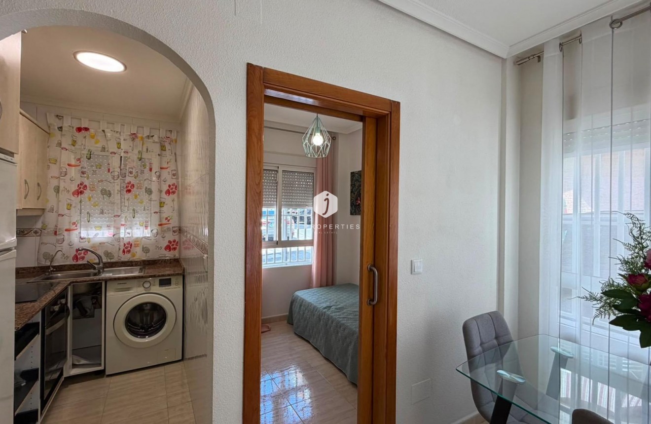 Resale - Apartment / flat -
Torrevieja - Estacion de autobuses